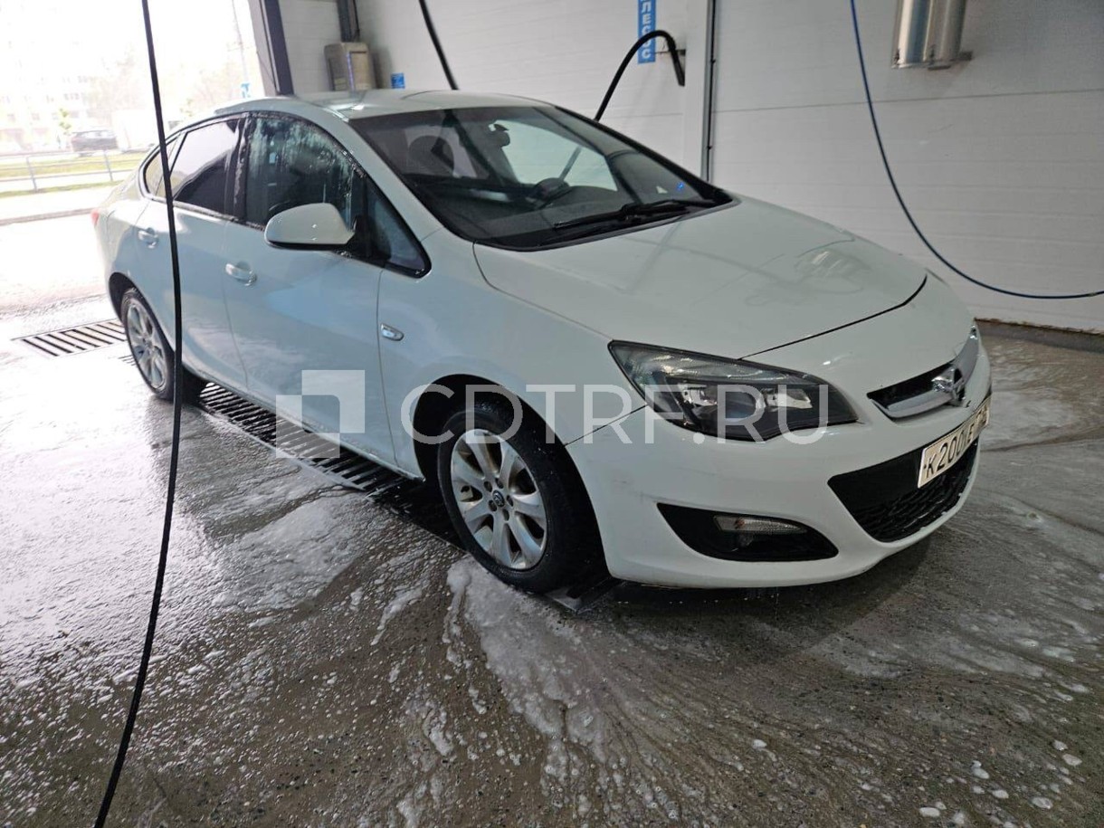 Транспортное средство: Opel Astra, год выпуска: 2013, цвет белый.