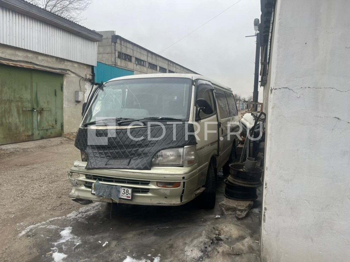 Лот №2: Легковой автомобиль, TOYOTA HIACE, год изготовления: 1989, цвет: Светло-Серый