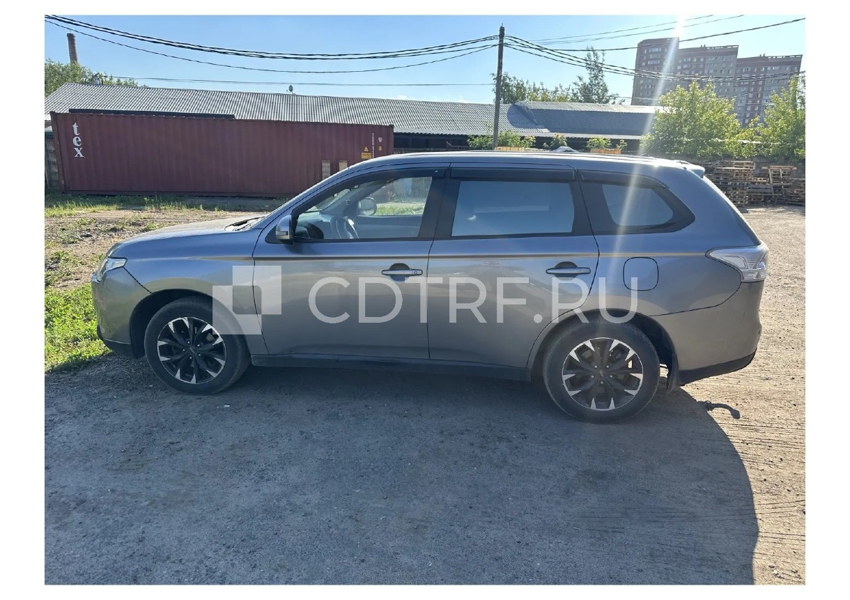 Автомобиль MITSUBISHI OUTLANDER 2012 года выпуска