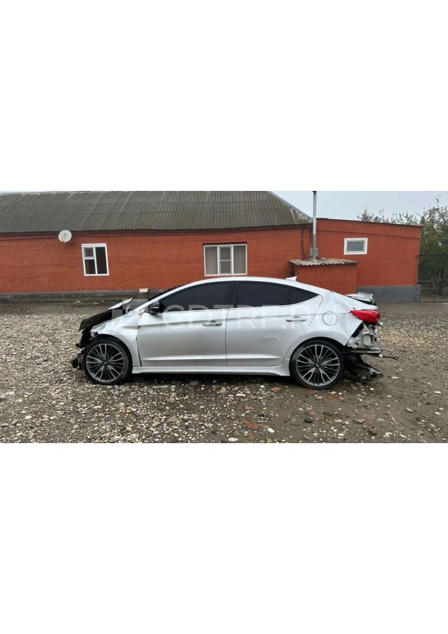 Автомобиль HYNDAI Elantra, 2016 год выпуска.