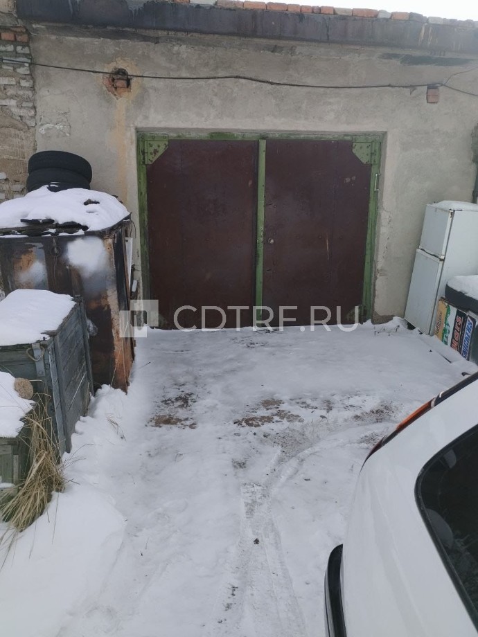 1/2 доли на гаражный бокс и гаражный бокс Петровой Л.В.