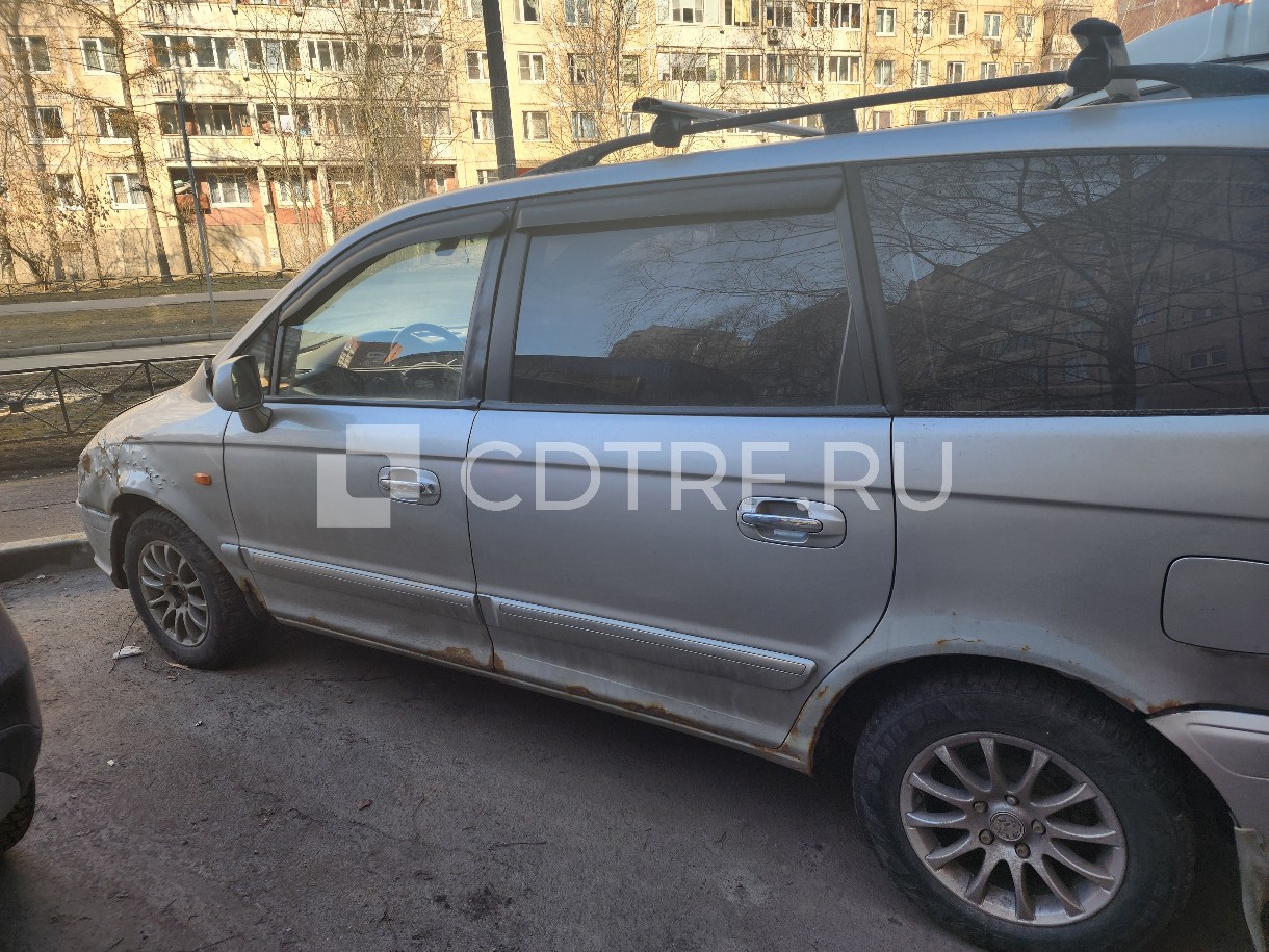 Лот №3: Автомобиль Hyundai Trajet 2.0, серебристый, 2002г., 113 л.с.