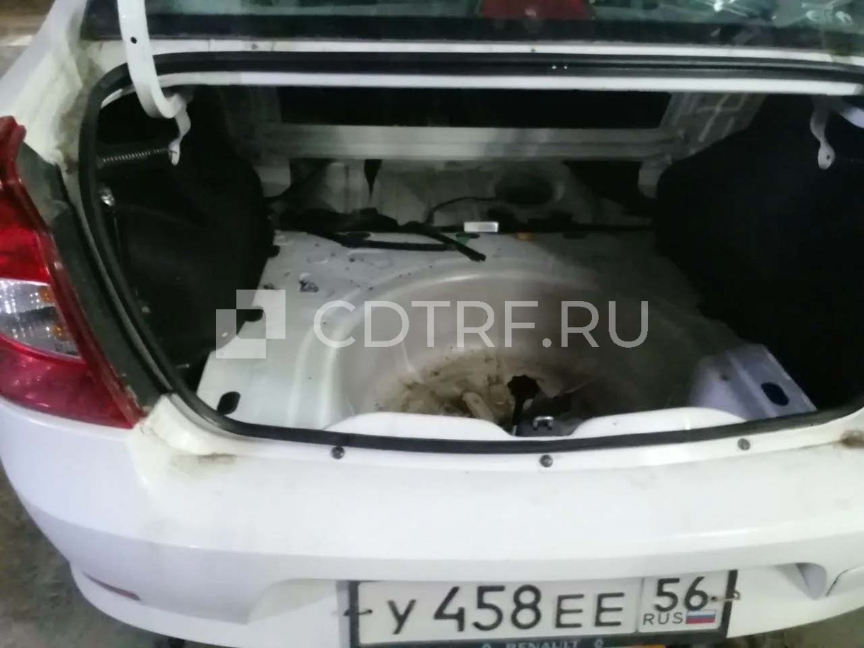легковой седан Renault Logan 2013 года выпуска