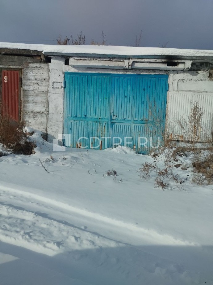 1/2 доли на гаражный бокс и гаражный бокс Петровой Л.В.