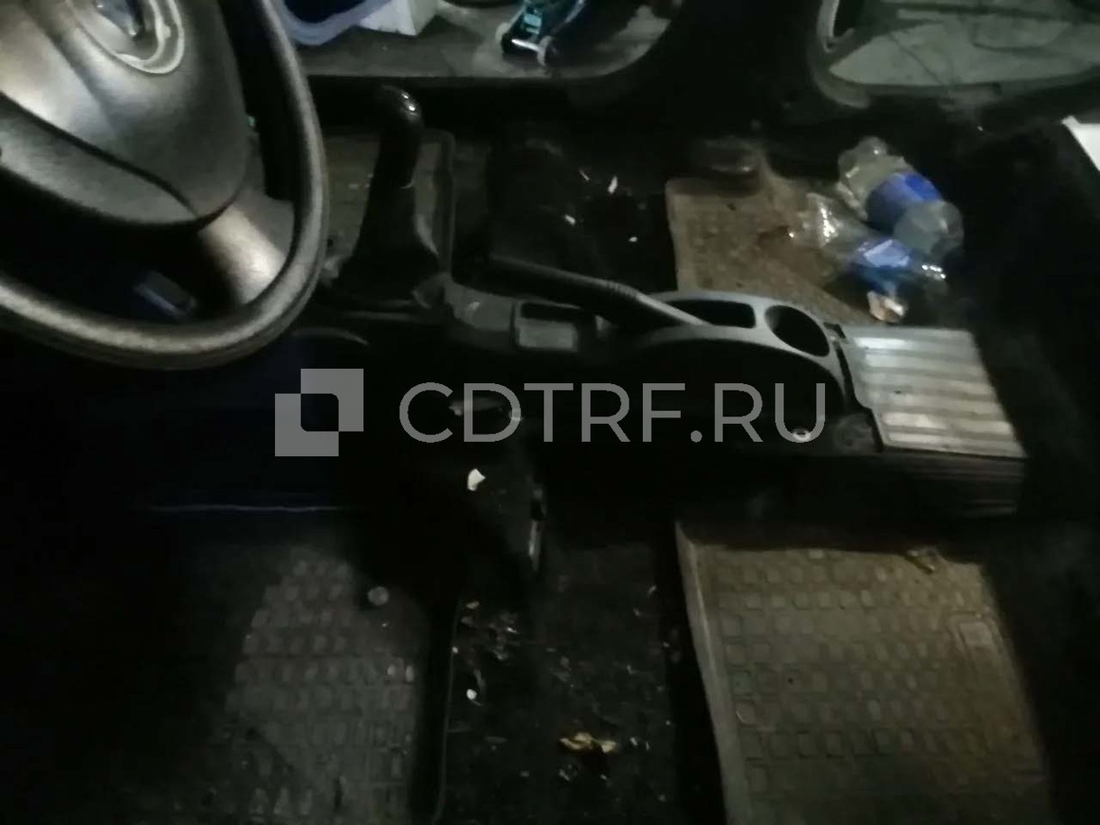 легковой седан Renault Logan 2013 года выпуска
