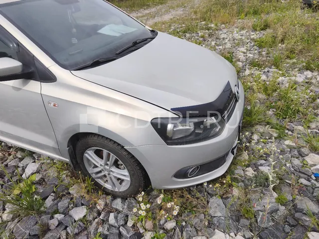 Автомобиль: VOLKSWAGEN POLO 2015 года выпуска.