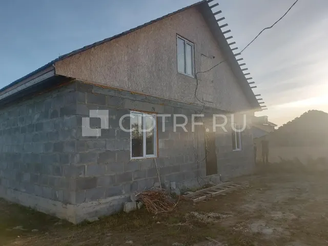 Жилой дом с земельным участком