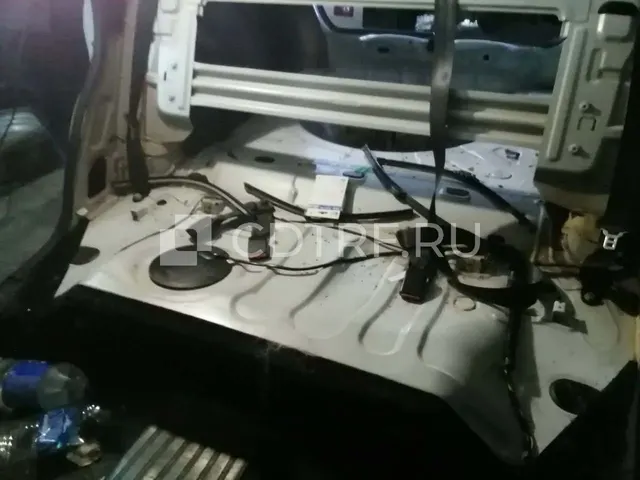легковой седан Renault Logan 2013 года выпуска