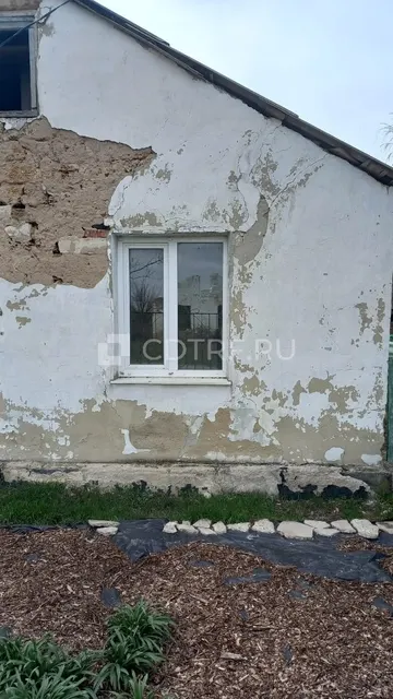 Земельный участок, площадь 2500+/- 18 кв. м. и жилой дом, площадь 47,2 кв. м., Респ. Крым