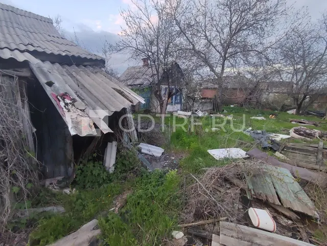 1/2 доля в жилом доме хоз.стр. зем. уч.: Ростовская обл гДонецк ул Богдана Хмельницкого 13