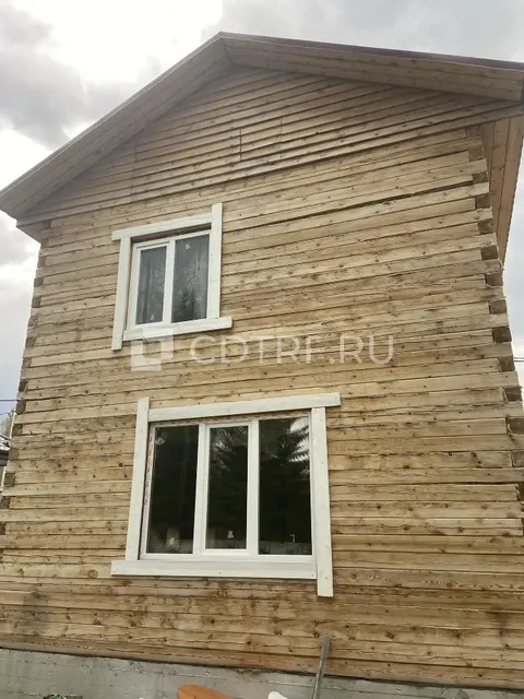 Жилой дом, а также земельный участок, под ним.