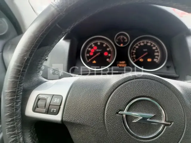 Транспортное средство: OPEL ASTRA, 2011 года, находится в залоге у АО «Экспобанк»