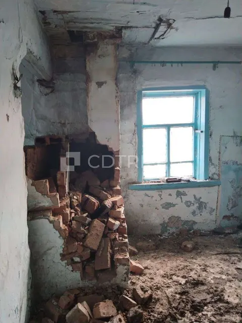 Жилое помещение, площадь 34 кв. м. в Алтайском крае. Дом в аварийном состоянии.