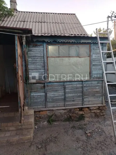 Жилой дом и земельный участок в Ростовской обл., Октябрьский р-н, сл. Красюковская