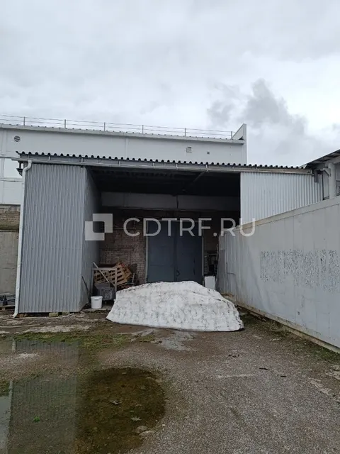 Производственный комплекс в Тукаевском районе, пл. здания — 3400 м, участок — 0,75 га.