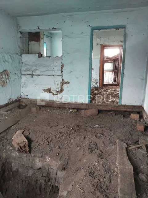 Жилое помещение, площадь 34 кв. м. в Алтайском крае. Дом в аварийном состоянии.