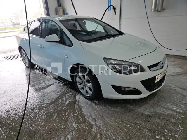 Транспортное средство: Opel Astra, год выпуска: 2013, цвет белый.