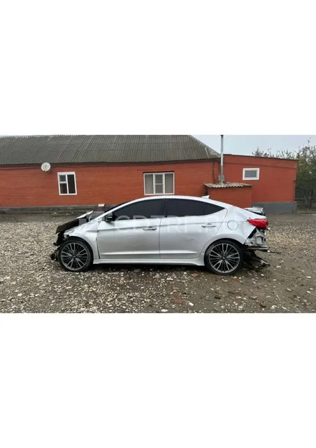Автомобиль HYNDAI Elantra, 2016 год выпуска.