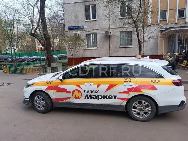 KIA CEED J7W5D261F, год выпуска 2022, цвет: белый желтый серый