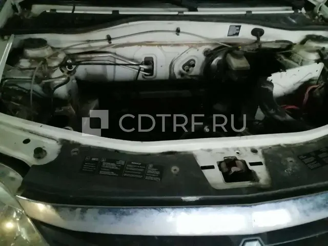 легковой седан Renault Logan 2013 года выпуска