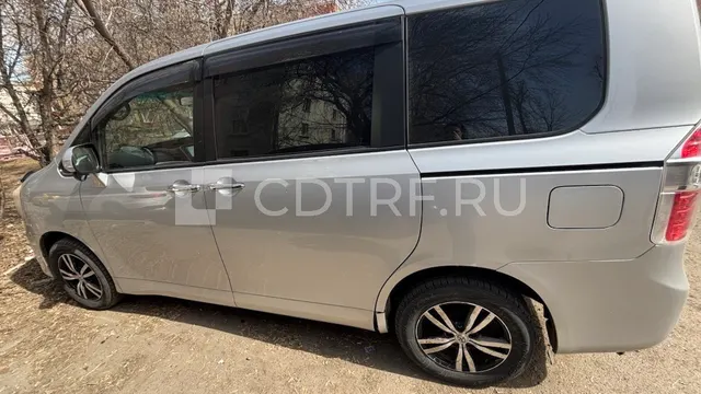 Автобус, марка/модель: TOYOTANOAH, год выпуска: 2009.