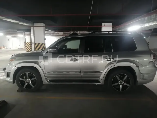 Автомобиль Lexus LX 570