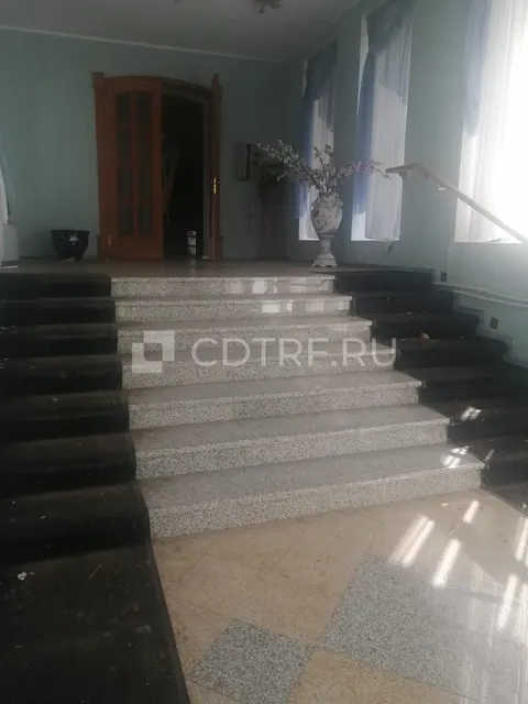 Жилой дом, площадь 816,5 кв.м., и земельный участок, площадь 1500 кв.м