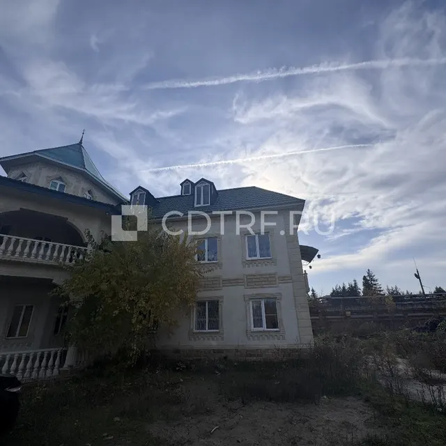 Торги в форме публичного предложения с закрытой форме подачи заявок и предложений о цене.