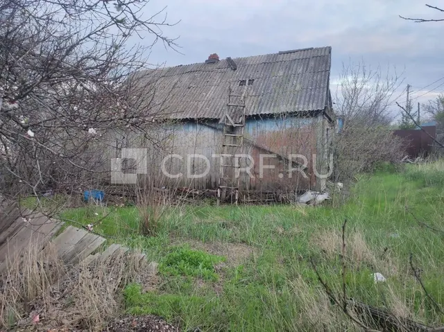 1/2 доля в жилом доме хоз.стр. зем. уч.: Ростовская обл гДонецк ул Богдана Хмельницкого 13