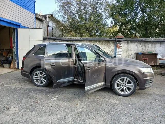 Автомобиль Audi Q7