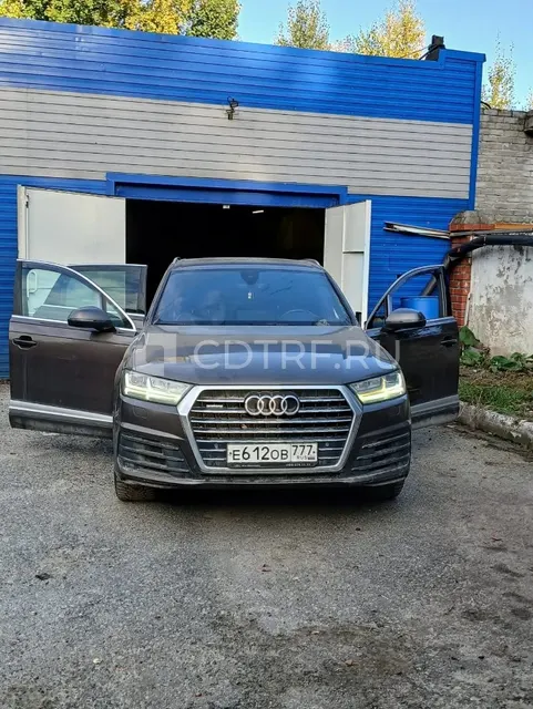 Автомобиль Audi Q7