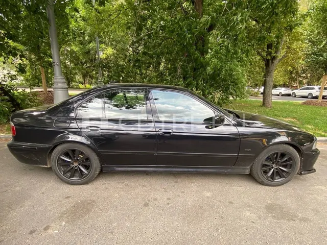 автомобиль BMW 530D, 2003 года выпуска