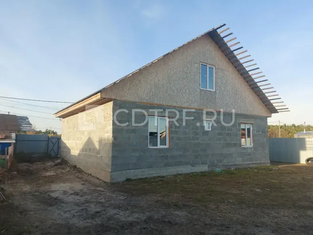 Жилой дом с земельным участком