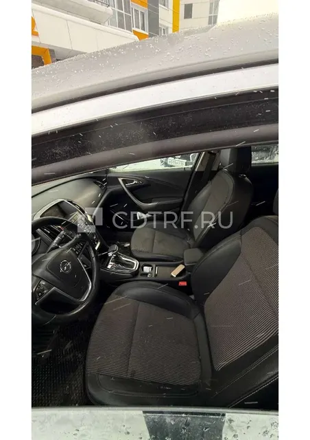 Автомобиль марки OPEL модель Astra 2010