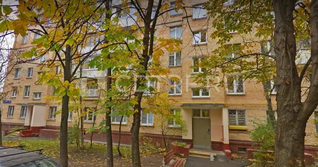 1/3 доля в праве на квартиру площадью 41,1 кв.м в г. Москва, б-р Кленовый, д. 5