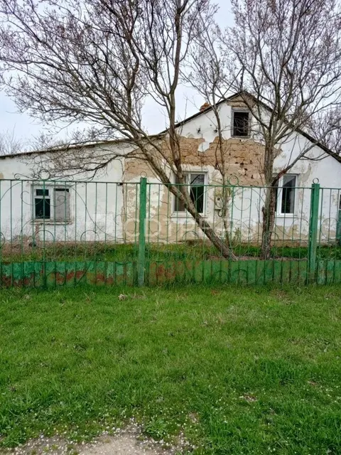 Земельный участок, площадь 2500+/- 18 кв. м. и жилой дом, площадь 47,2 кв. м., Респ. Крым