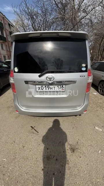 Автобус, марка/модель: TOYOTANOAH, год выпуска: 2009.