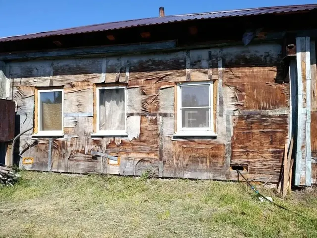 Земельный участок, площадь 350000 кв.м., Здание (жилое), площадь 54,9 кв.м.