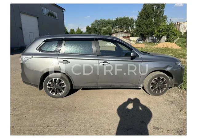 Автомобиль MITSUBISHI OUTLANDER 2012 года выпуска