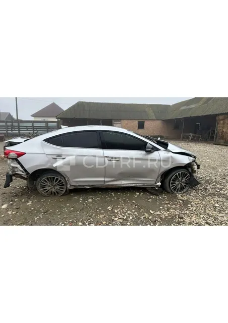 Автомобиль HYNDAI Elantra, 2016 год выпуска.