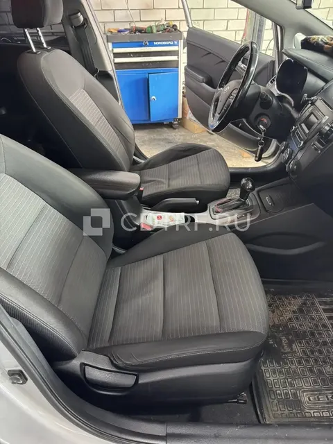 Легковой автомобиль (седан) KIA YD (Cerato Forte) 2016 г.в., цвет серебристый, АКПП