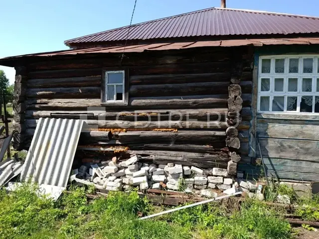 Земельный участок, площадь 350000 кв.м., Здание (жилое), площадь 54,9 кв.м.