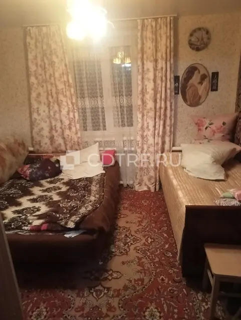 Жилое помещение, площадь 50,2 кв.м. Земельный участок, площадь 2129+/-16 кв.м. Доля: 1/5