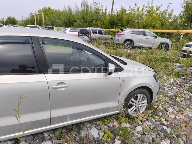 Автомобиль: VOLKSWAGEN POLO 2015 года выпуска.