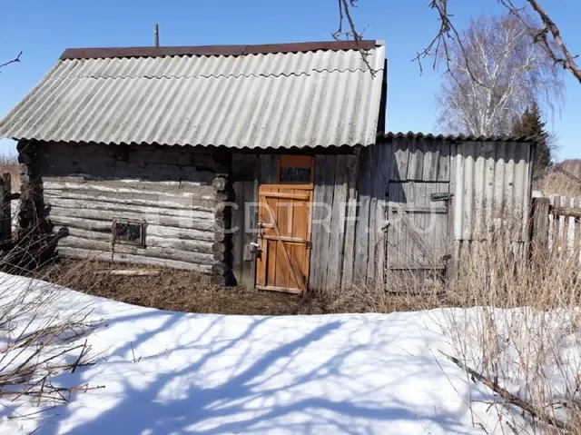 Дом с земельным участком