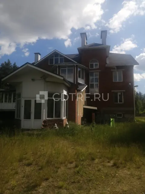 Жилой дом, площадь 816,5 кв.м., и земельный участок, площадь 1500 кв.м