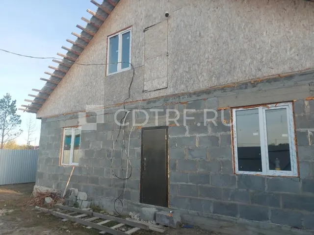 Жилой дом с земельным участком
