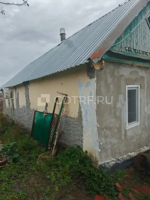 Земельный участок и жилой дом в Краснодарском крае, размер доли: 1/4.