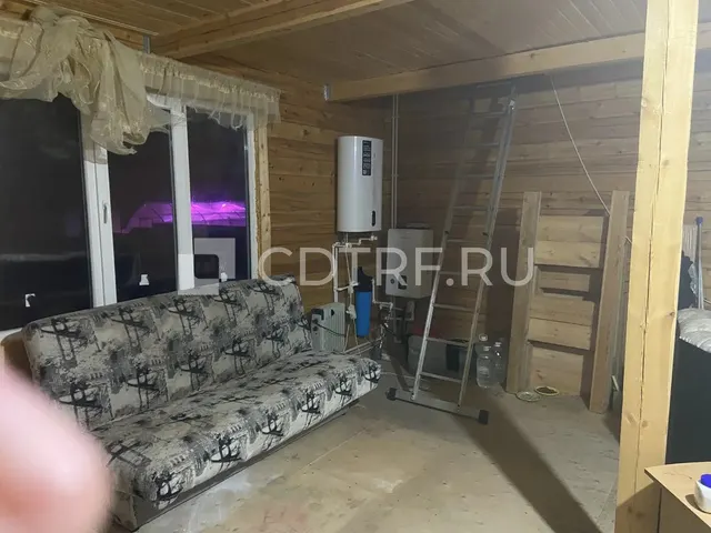 Жилой дом, а также земельный участок, под ним.