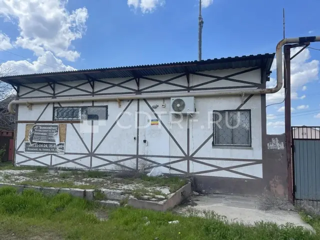 1/2 доли в праве на Нежилое здание, 1/2 доли в праве на Земельный участок